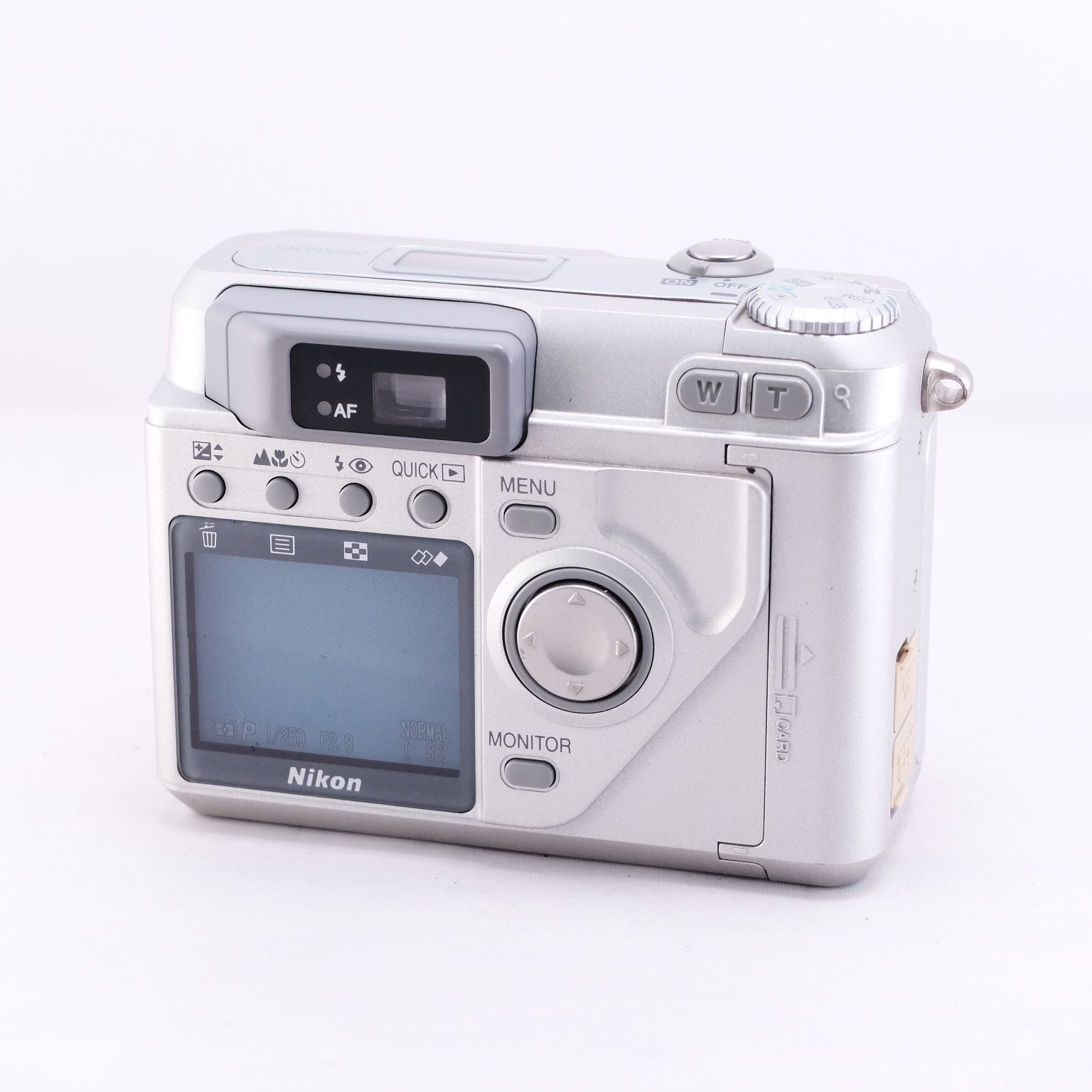 2000 Nikon COOLPIX 880(メモリーカード&電池付き)