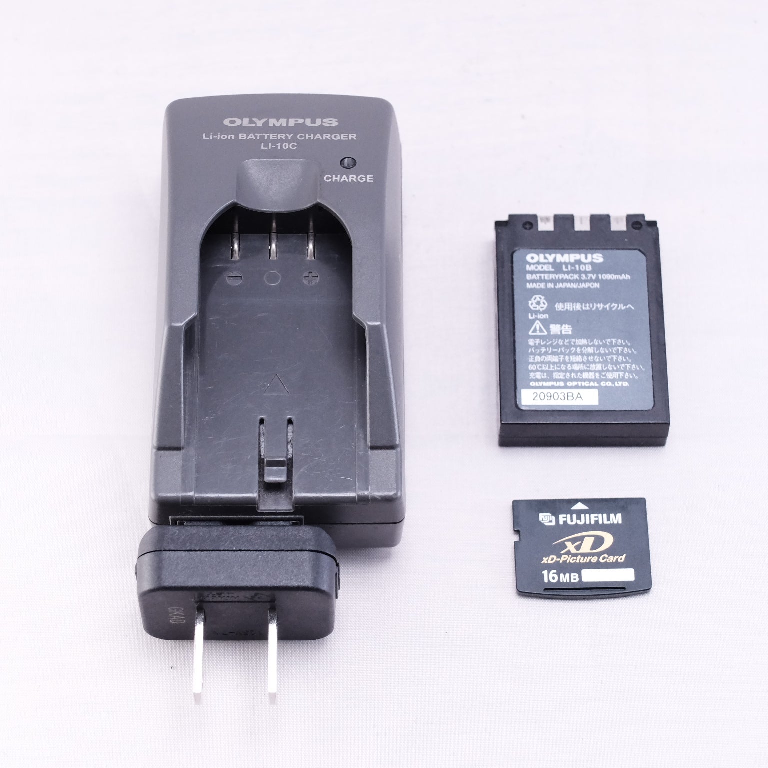 2002 OLYMPUS CAMEDIA X-1(メモリーカード&バッテリー/充電器付き)