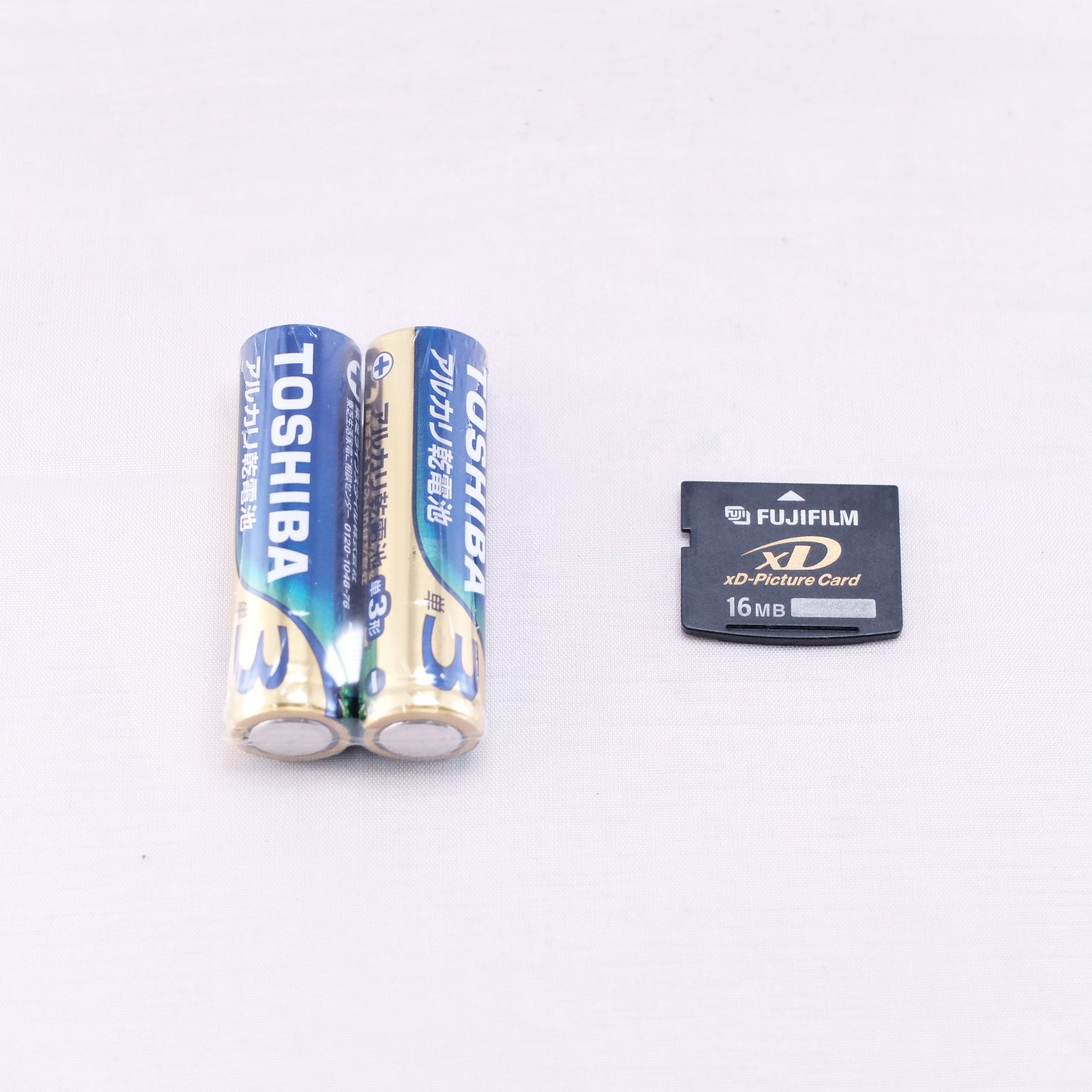 2006 FUJIFILM  FinePix A600(メモリーカード&電池付き)