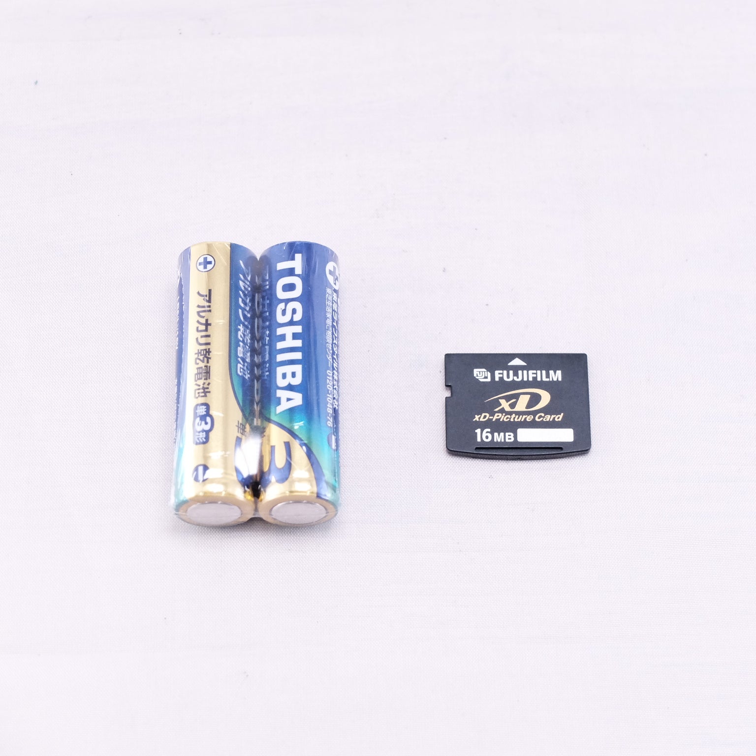 2004 FUJIFILM FinePix A340(メモリーカード&電池付き)