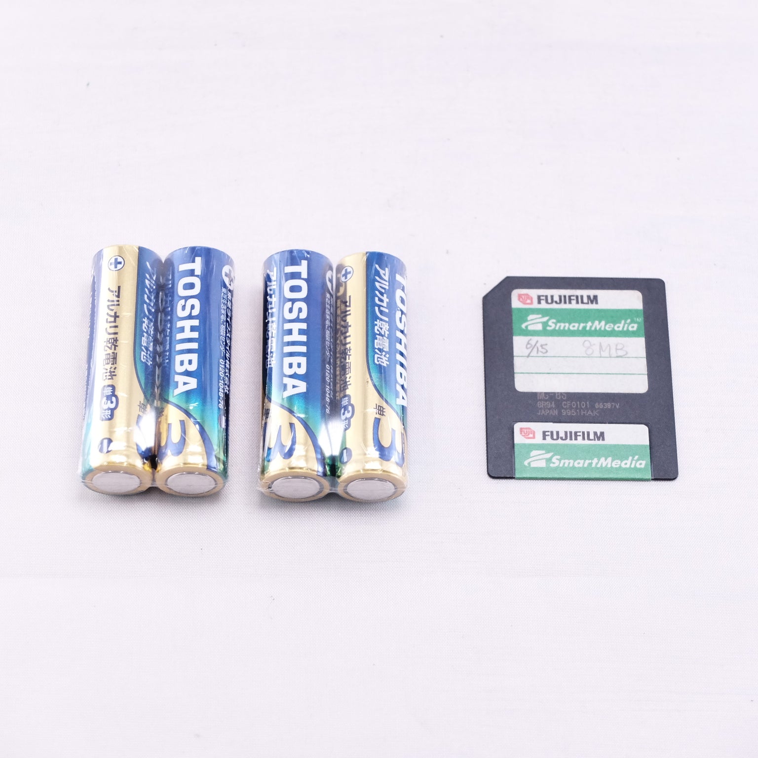 2000 FUJIFILM FinePix 2500Z(メモリーカード&電池付き)