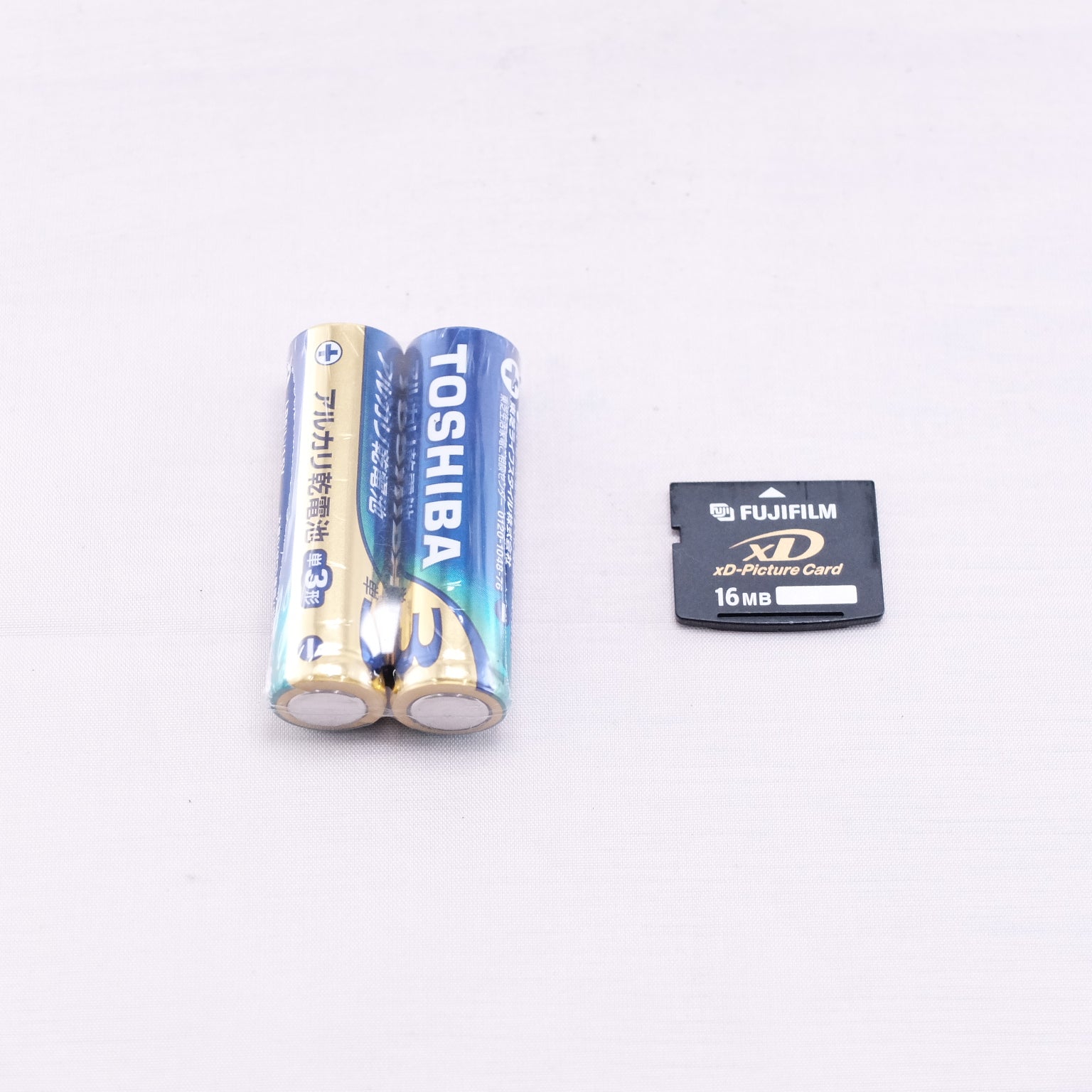 2002 FUJIFILM FinePix A303(メモリーカード&電池付き)