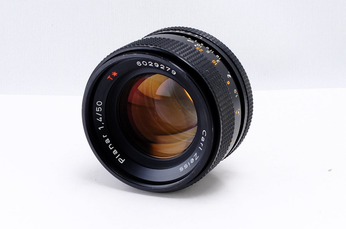 CONTAX Planar 50mm F1.4 lens showcasing bokeh and depth for photography enthusiasts.