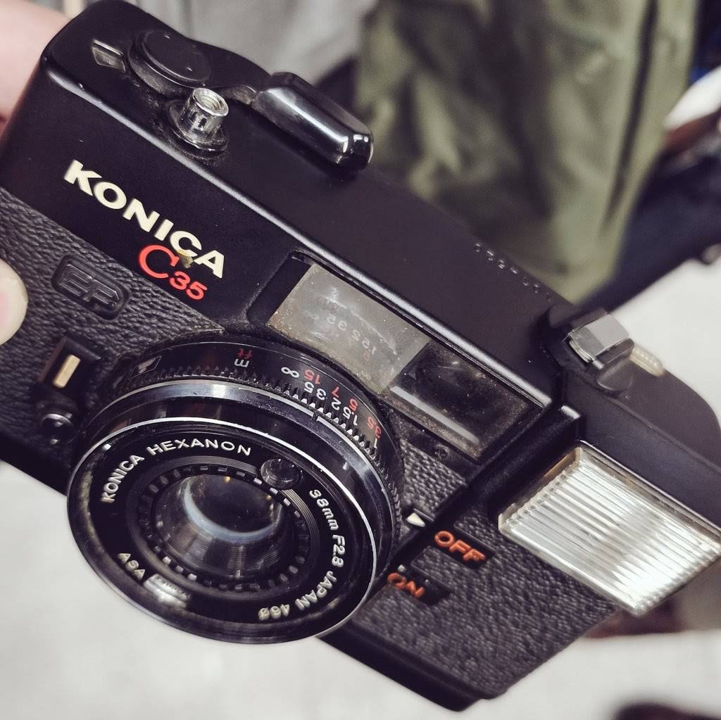 気軽に撮れて、写りも妥協しないコンパクト機。 Konica C35 EF + Lomography Color Negative 800