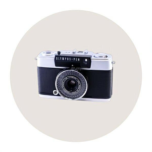 A half-frame camera that lets you take twice as many shots with a single roll of 135mm film. Compact, cost-effective, and small enough to carry in your pocket anytime.