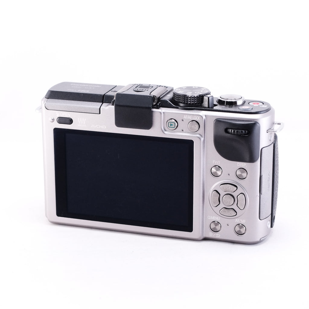 Panasonic LUMIX DMC-GX1 + 14mm F2.5 G ASPH. H-H014