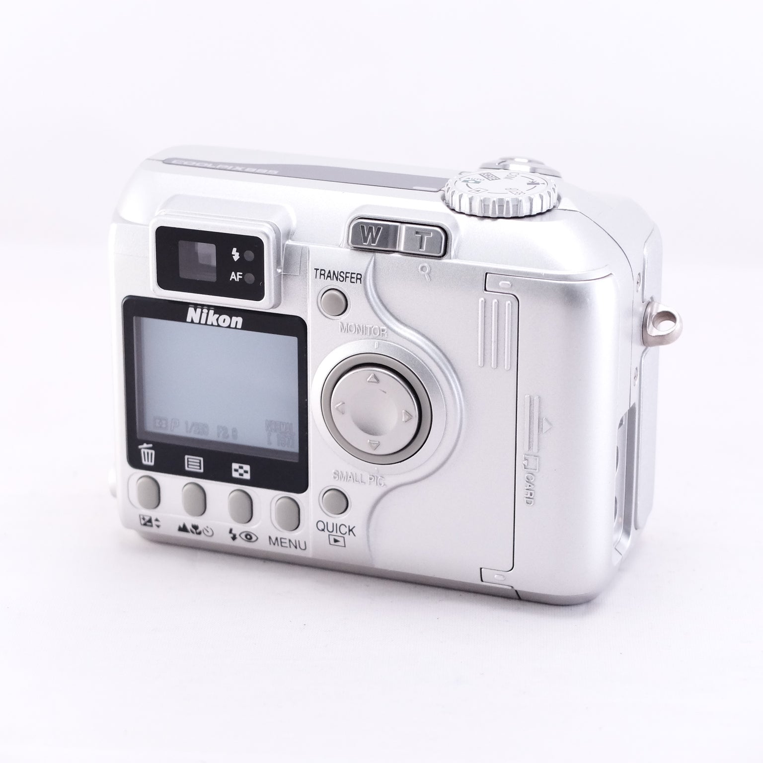2001　Nikon COOLPIX 885（メモリーカード&電池付き）
