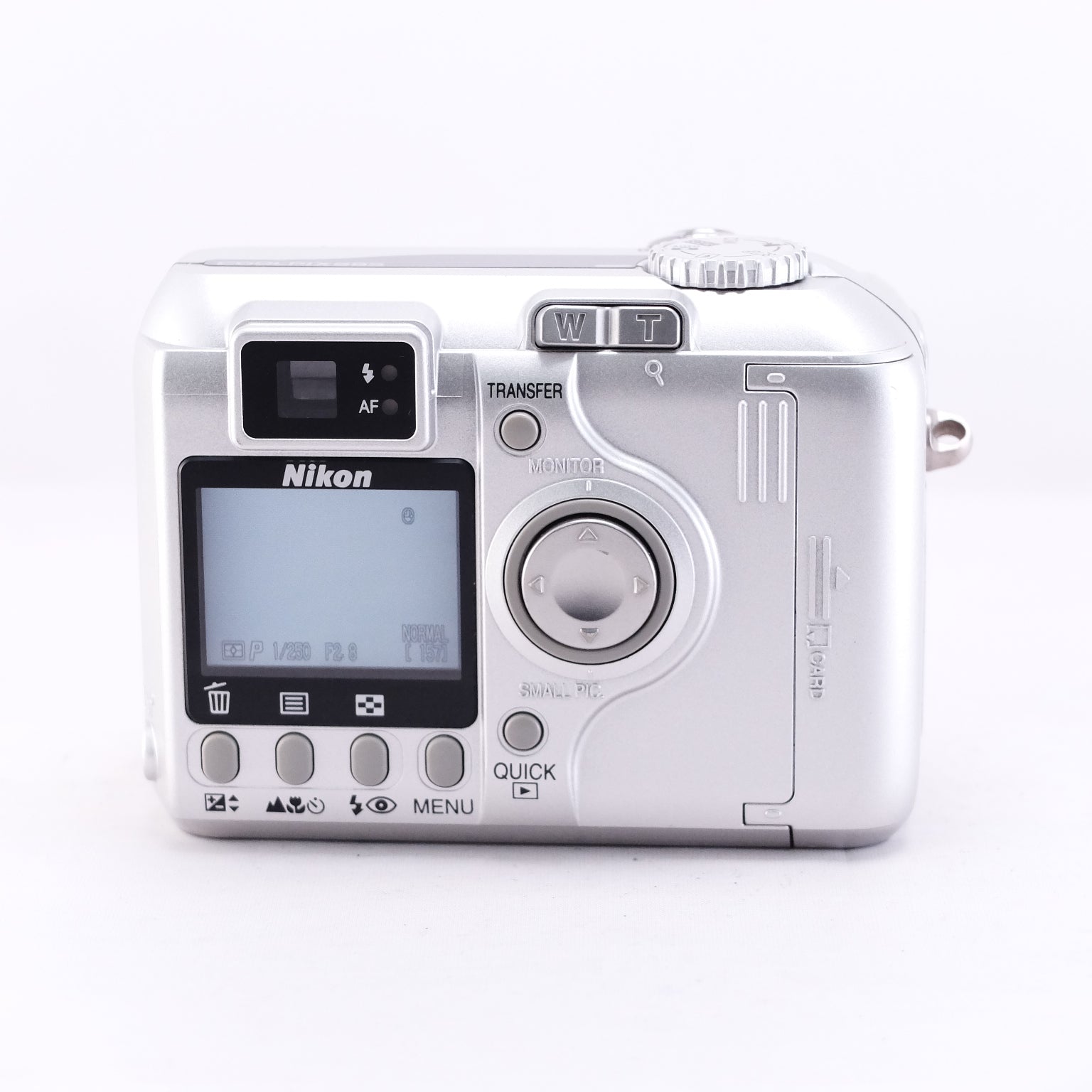 2001　Nikon COOLPIX 885（メモリーカード&電池付き）