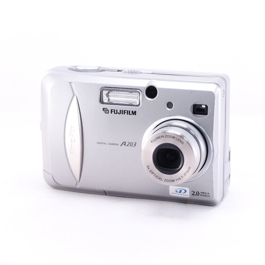 2002　FUJIFILM FinePix A203（メモリーカード&電池付き）