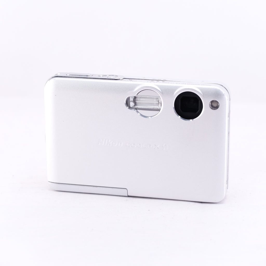 2005　Nikon COOLPIX S1（メモリーカード&バッテリー/充電器付き）