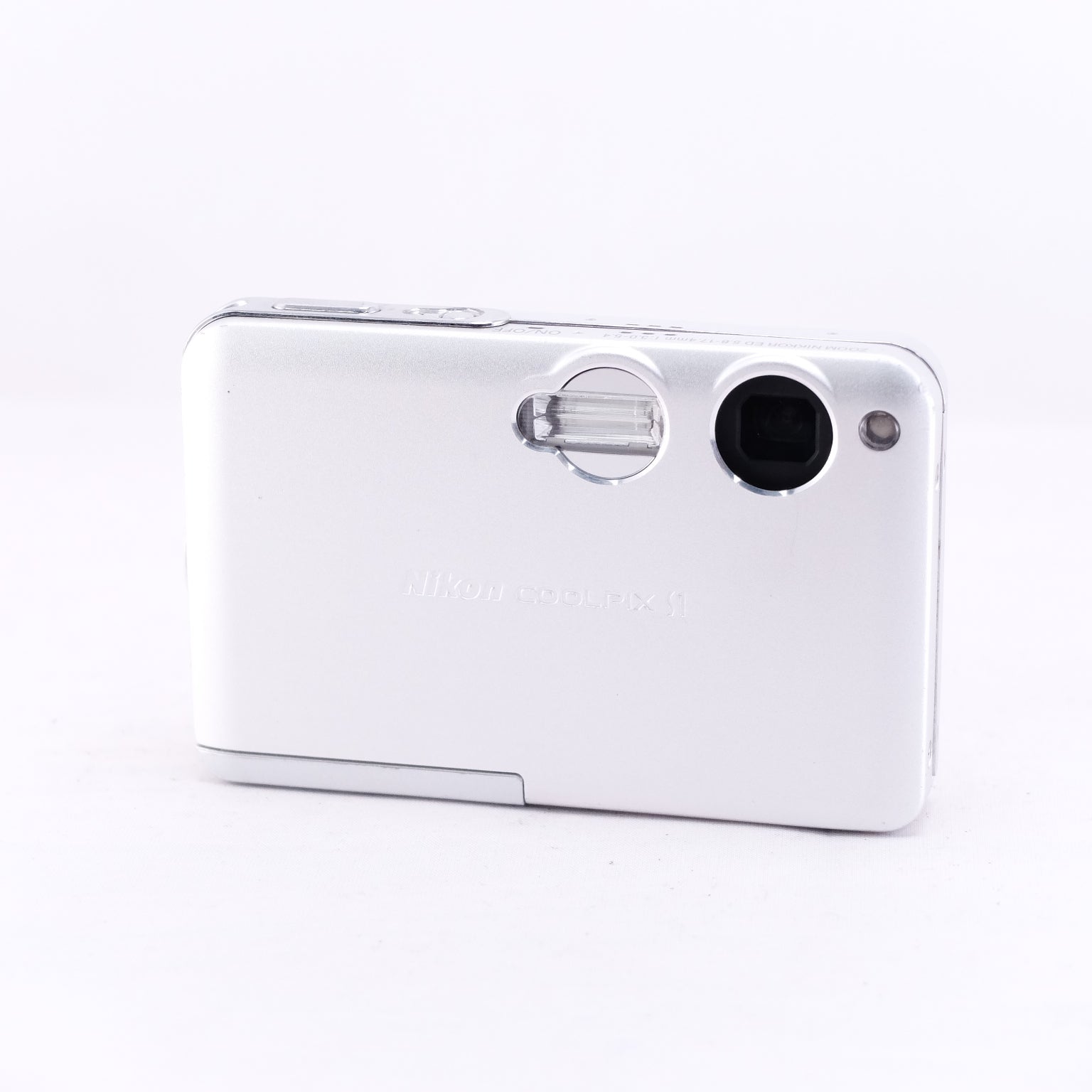2005　Nikon COOLPIX S1（メモリーカード&バッテリー/充電器付き）