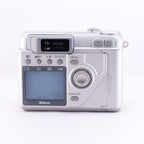 2000　Nikon COOLPIX 880（メモリーカード&電池付き）