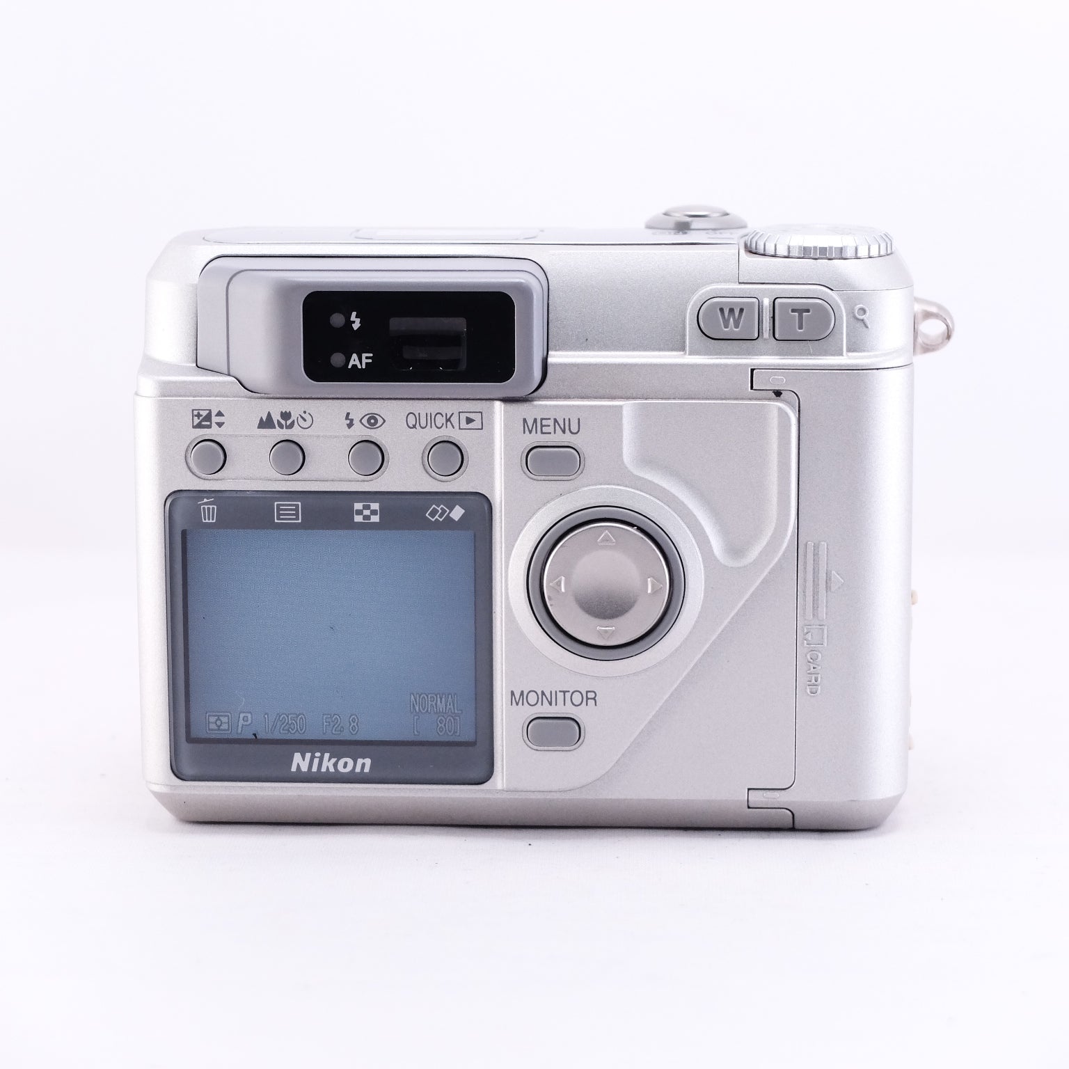 2000　Nikon COOLPIX 880（メモリーカード&電池付き）