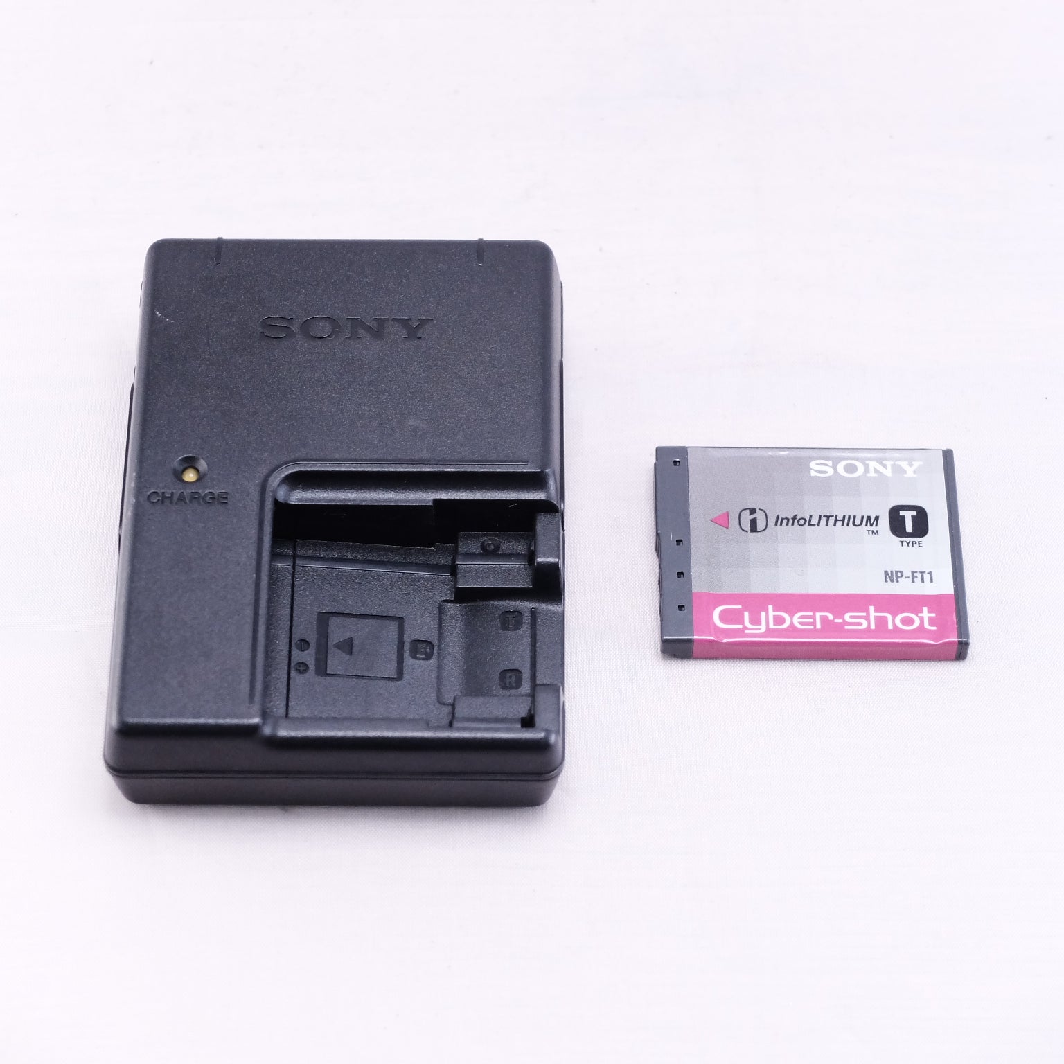 2006　SONY Cyber-shot DSC-T10（メモリーカード&バッテリー/充電器付き）