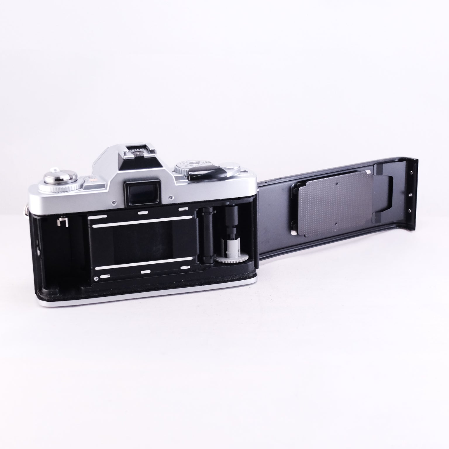 MINOLTA X-7 + MD ROKKOR 50mm F1.7