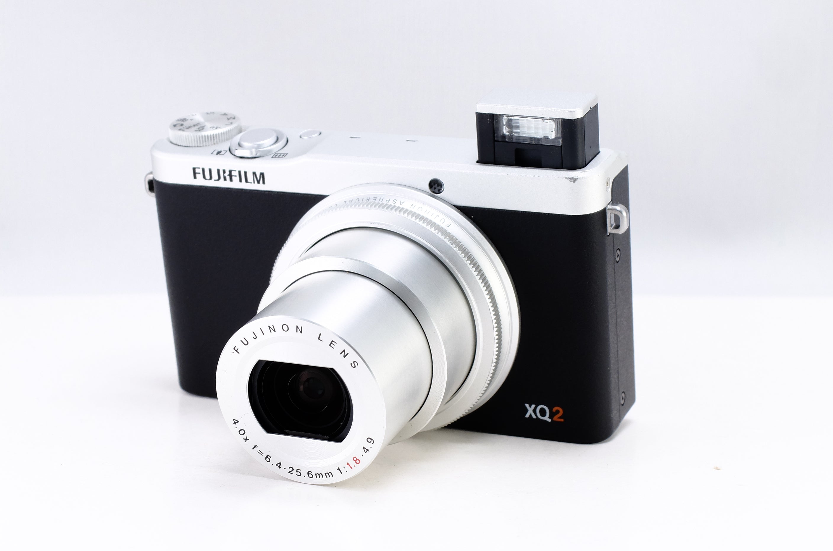 FUJIFILM】XQ2 シルバー [1738222026040] – 東京CAMERA