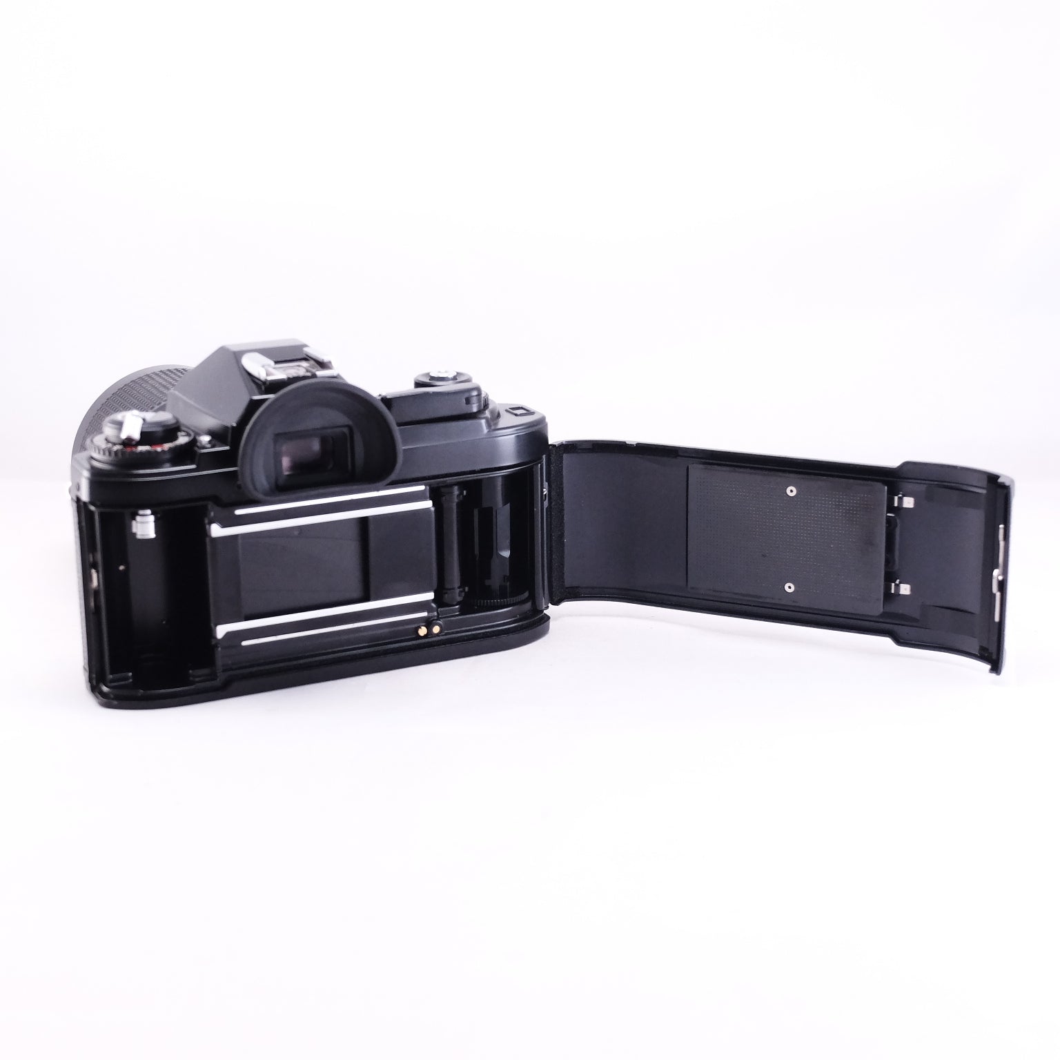 Nikon FG (Black) + Zoom NIKKOR 35-105/F3.5-4.5
