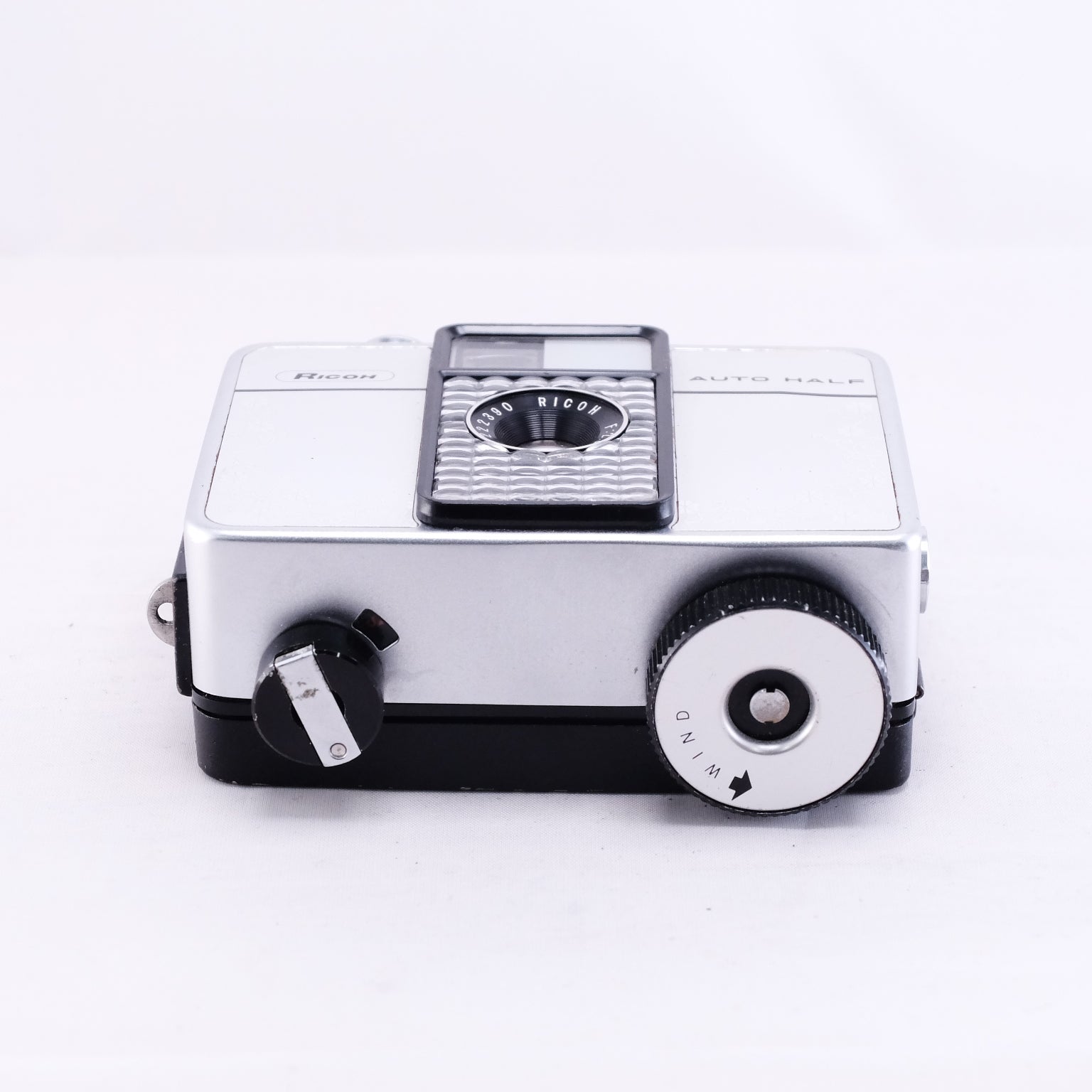 RICOH AUTO HALF E (White Flower)