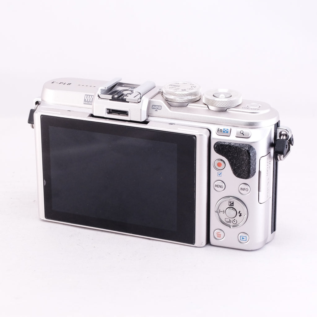 OLYMPUS PEN E-PL8 Body (Black) + Flash (4FS1)