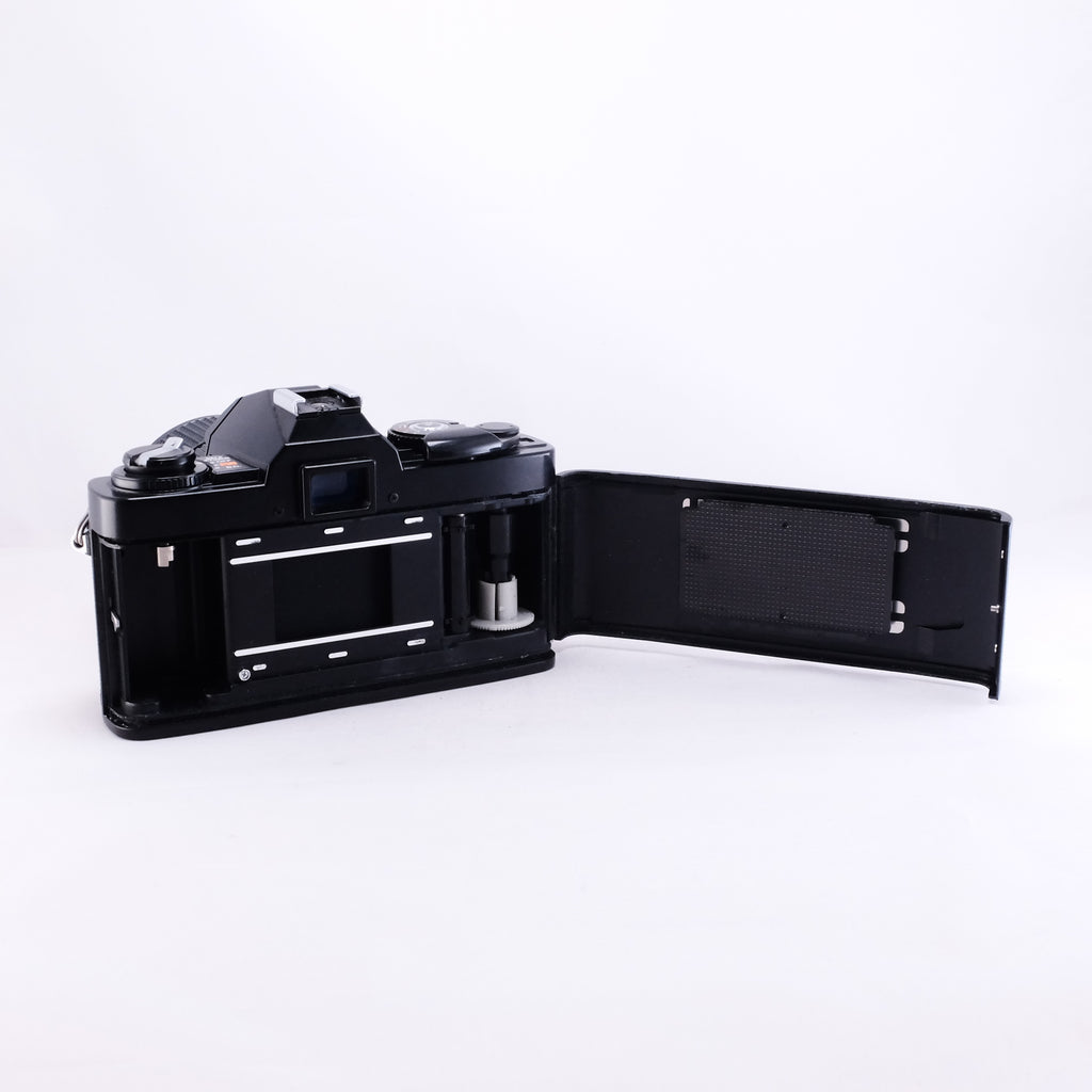 MINOLTA X-7 (Black) + MD ZOOM 35-70mm F3.5