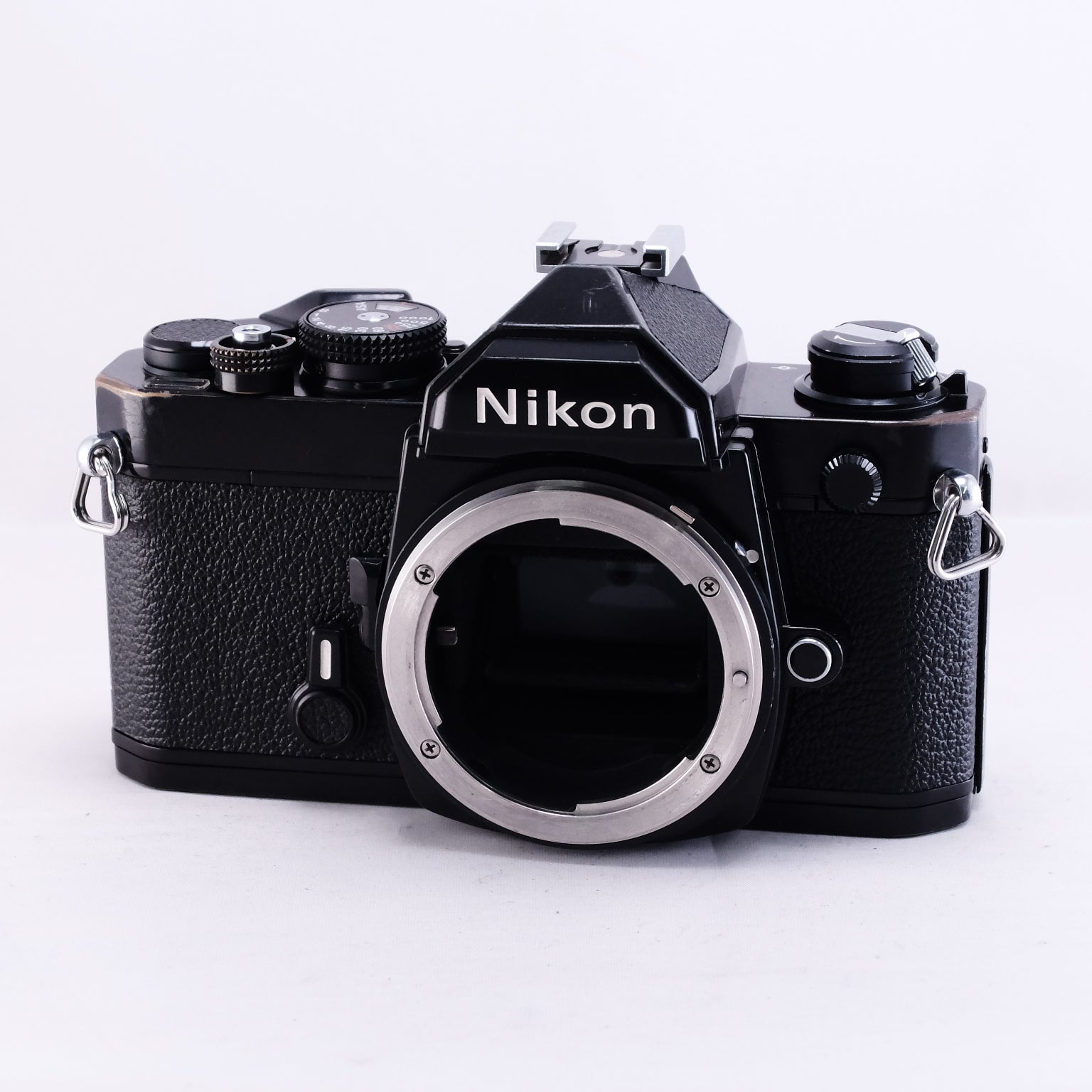 Nikon FE フィルムカメラ 50mmレンズ付き Nikon FE フィルムカメラ 50mmレンズ付き Nikon FE フィルムカメラ