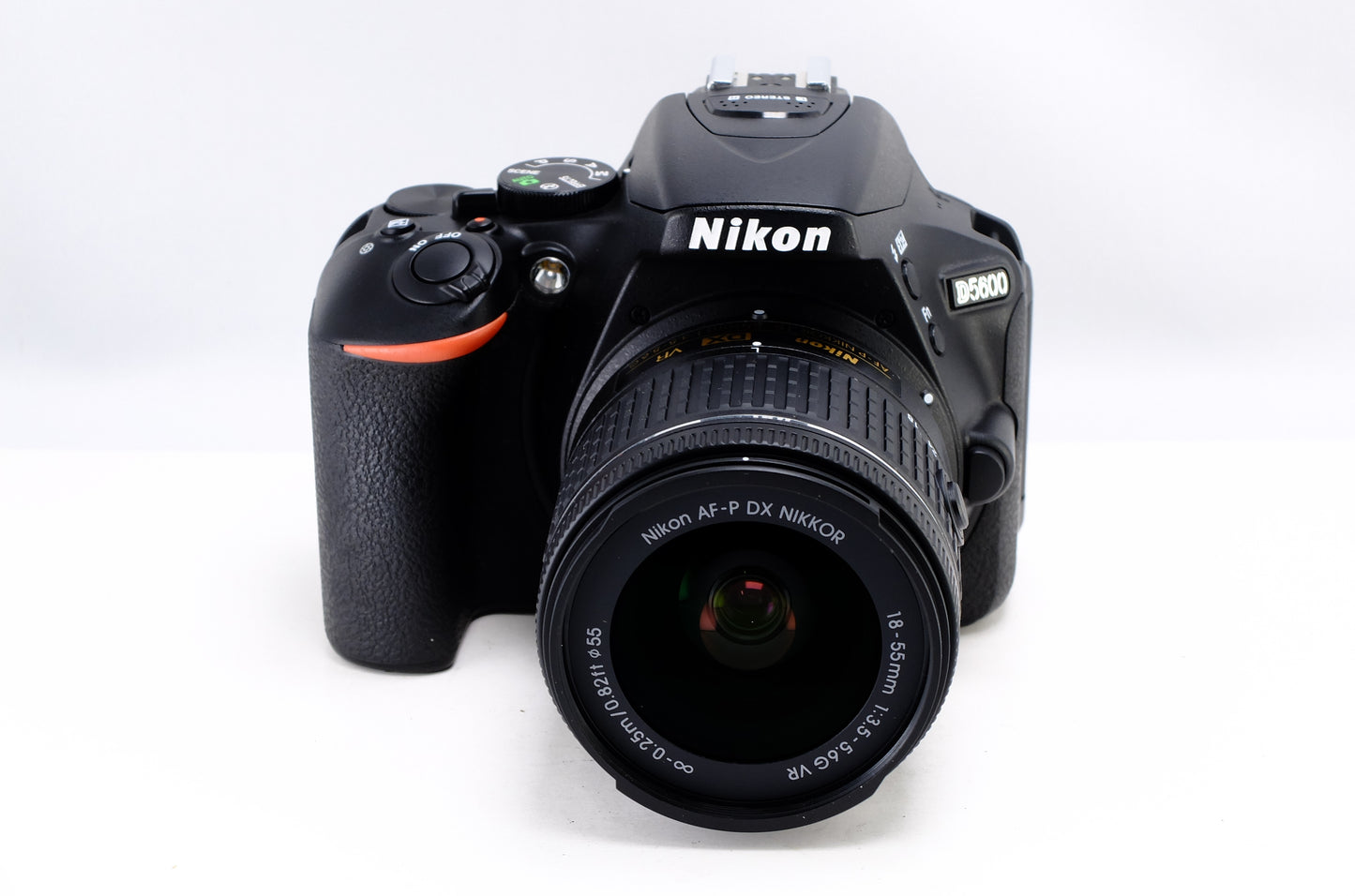 【Nikon】D5600 ダブルズームキット [1262525289449]