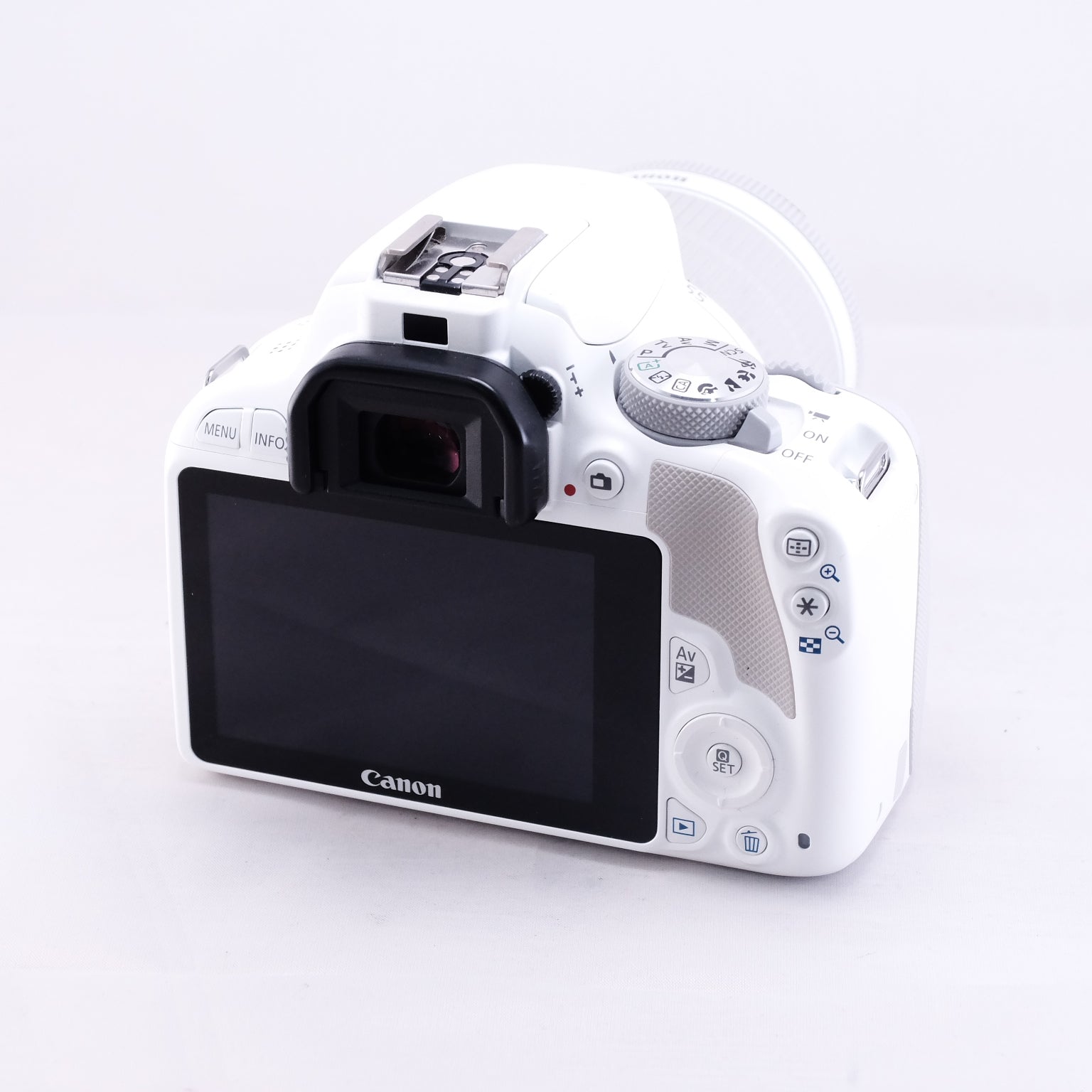 Canon EOS Kiss x7（ホワイト）+ EF-S 18-55mm F3.5-5.6