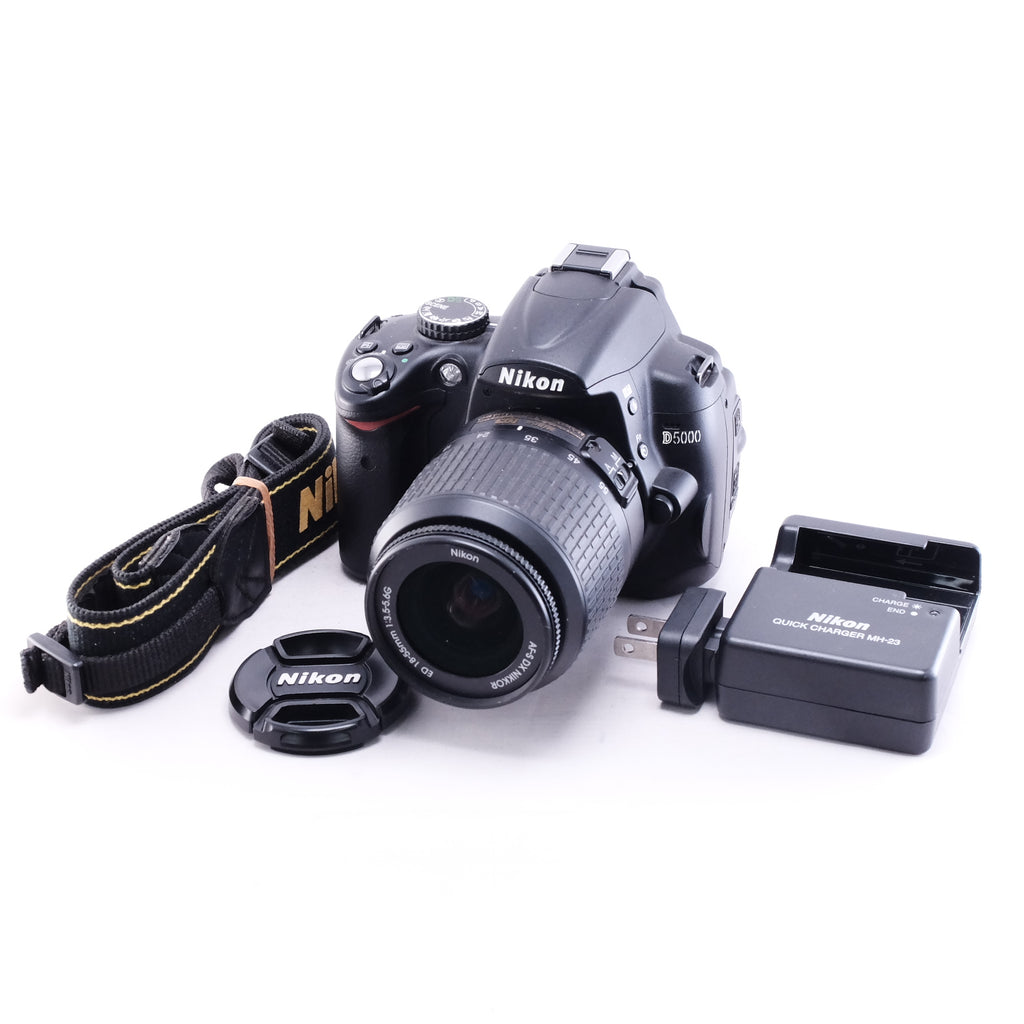 Nikon D5000 + AF-S NIKKOR 18-55mm F3.5-5.6G