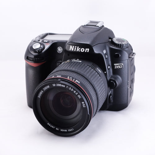 Nikon D80 + SIGMA 18-200mm F3.5-6.3 DC