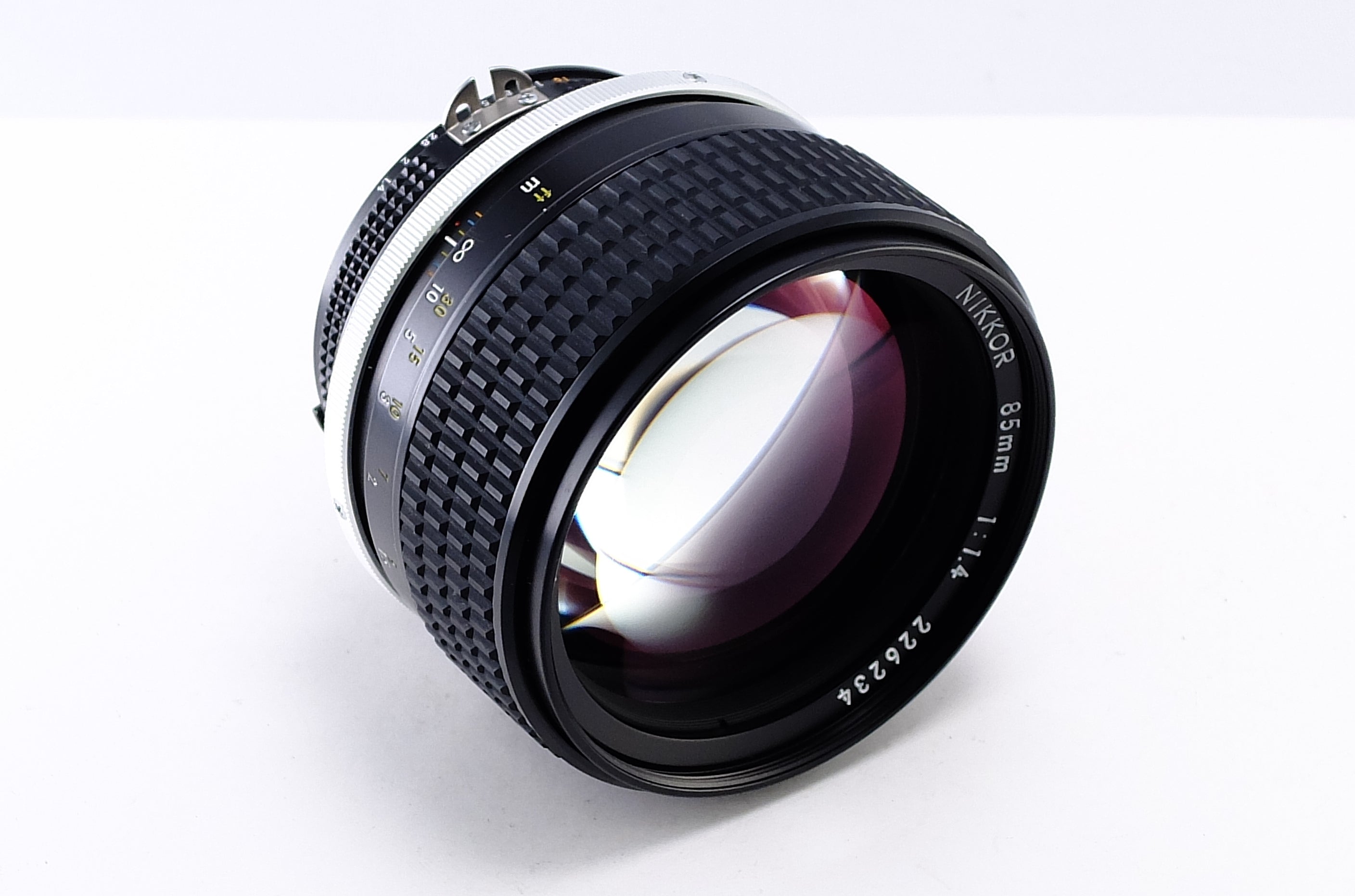 【Nikon】NIKKOR 85mm F1.4 Ai-S [ニコンFマウント]