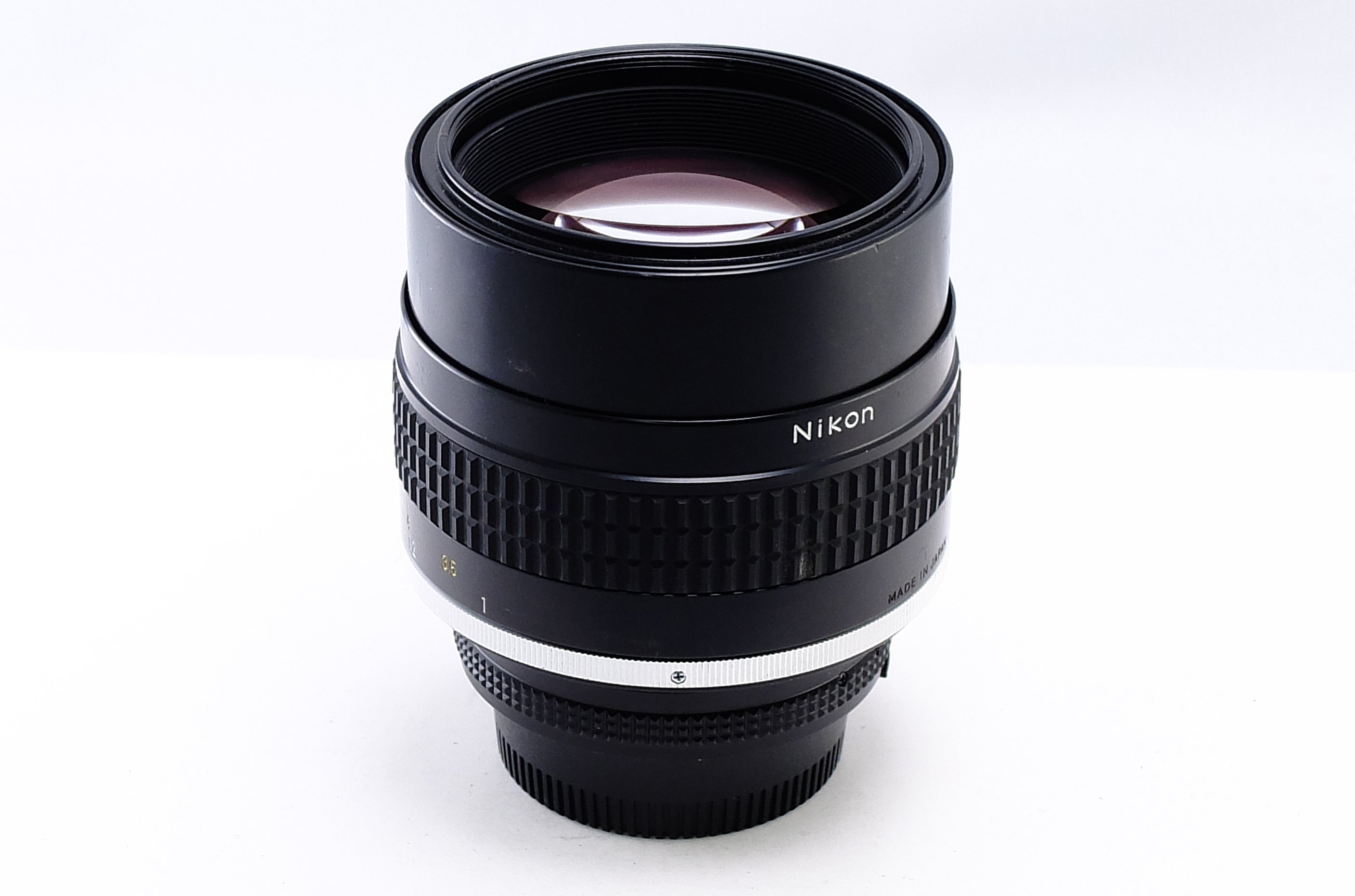 Nikon】NIKKOR 105mm F1.8 Ai-S [ニコンFマウント]