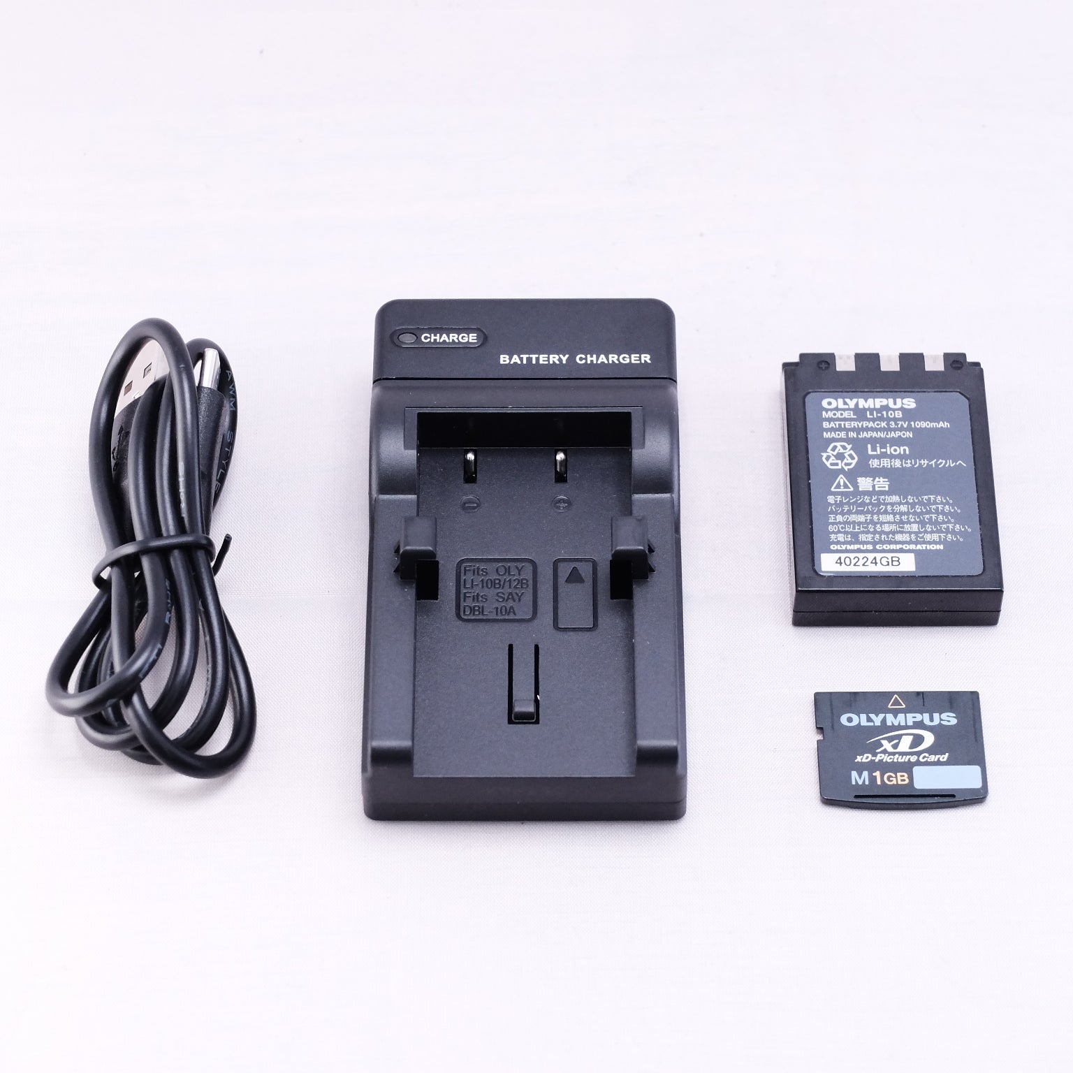 【OLYMPUS】CAMEDIA FE-200（メモリーカード&バッテリー/充電器付き）