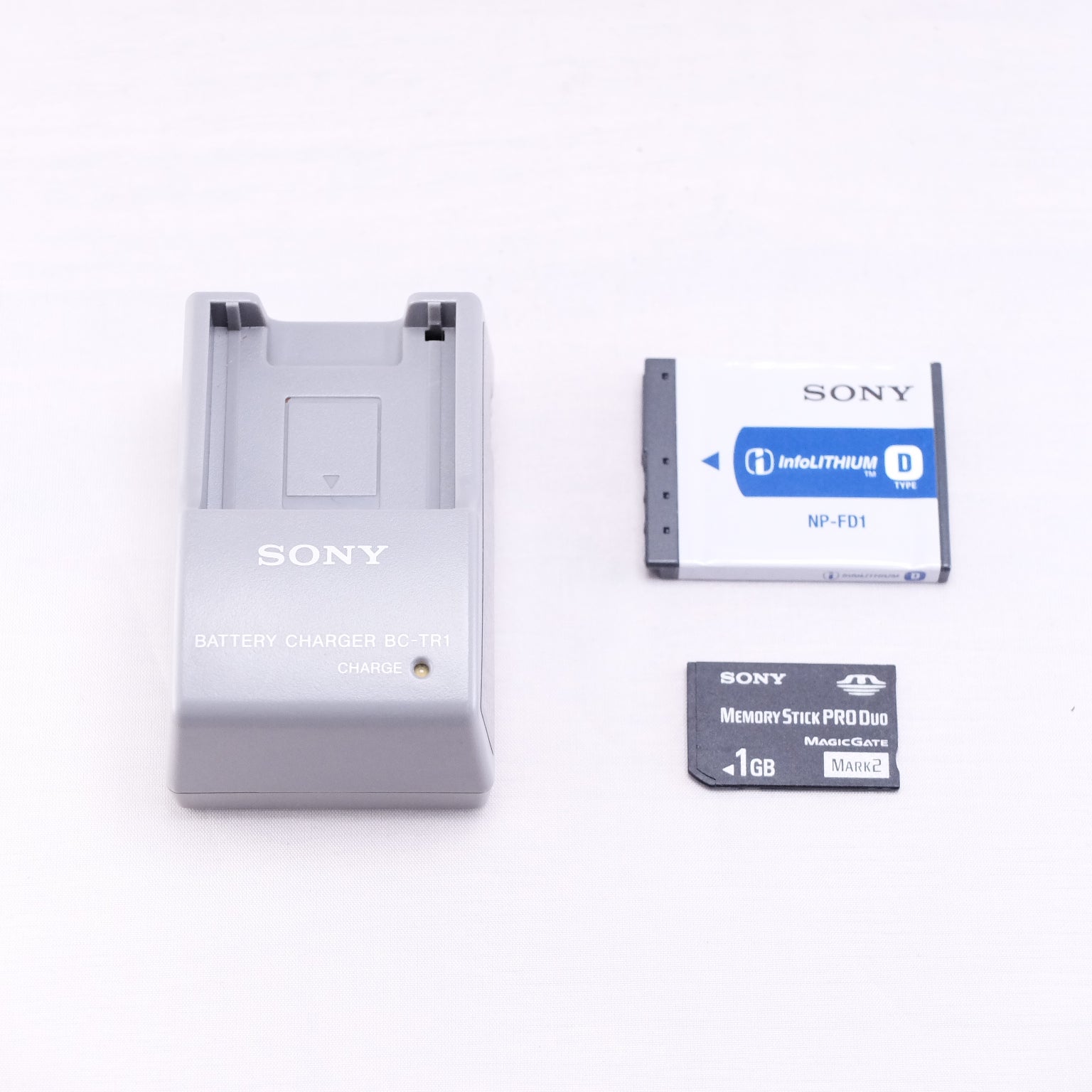 【SONY】Cyber-shot DSC-T90（メモリーカード&バッテリー/充電器付き）