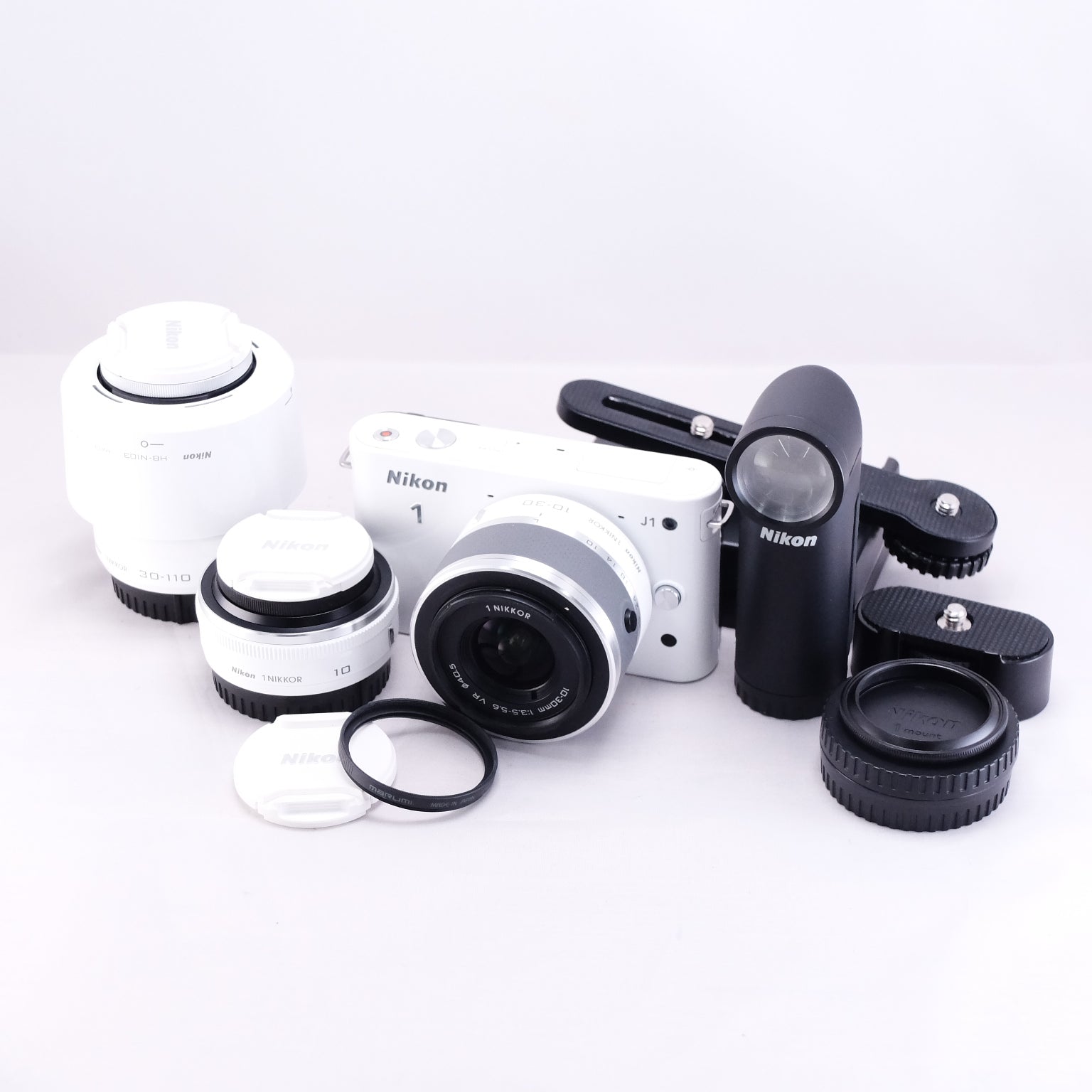 NIkon 1 J1（ホワイト）+ 1 NIKKOR 10mm F2.8 / 10-30mm F3.5-5.6 / 30-110mm F3.8-5.6 レンズセット