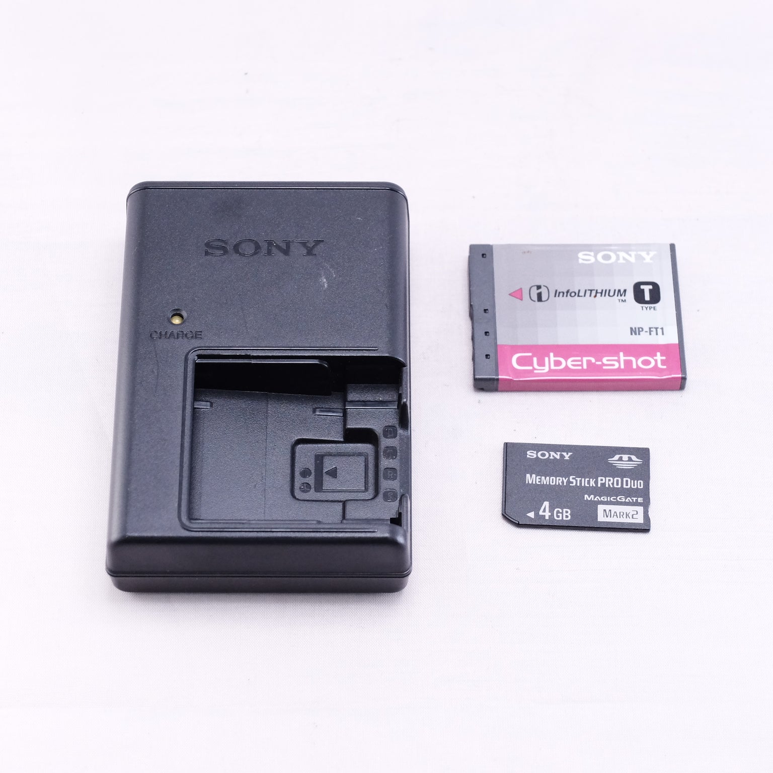SONY Cyber-Shot DSC-T5（メモリーカード&バッテリー/充電器付き）