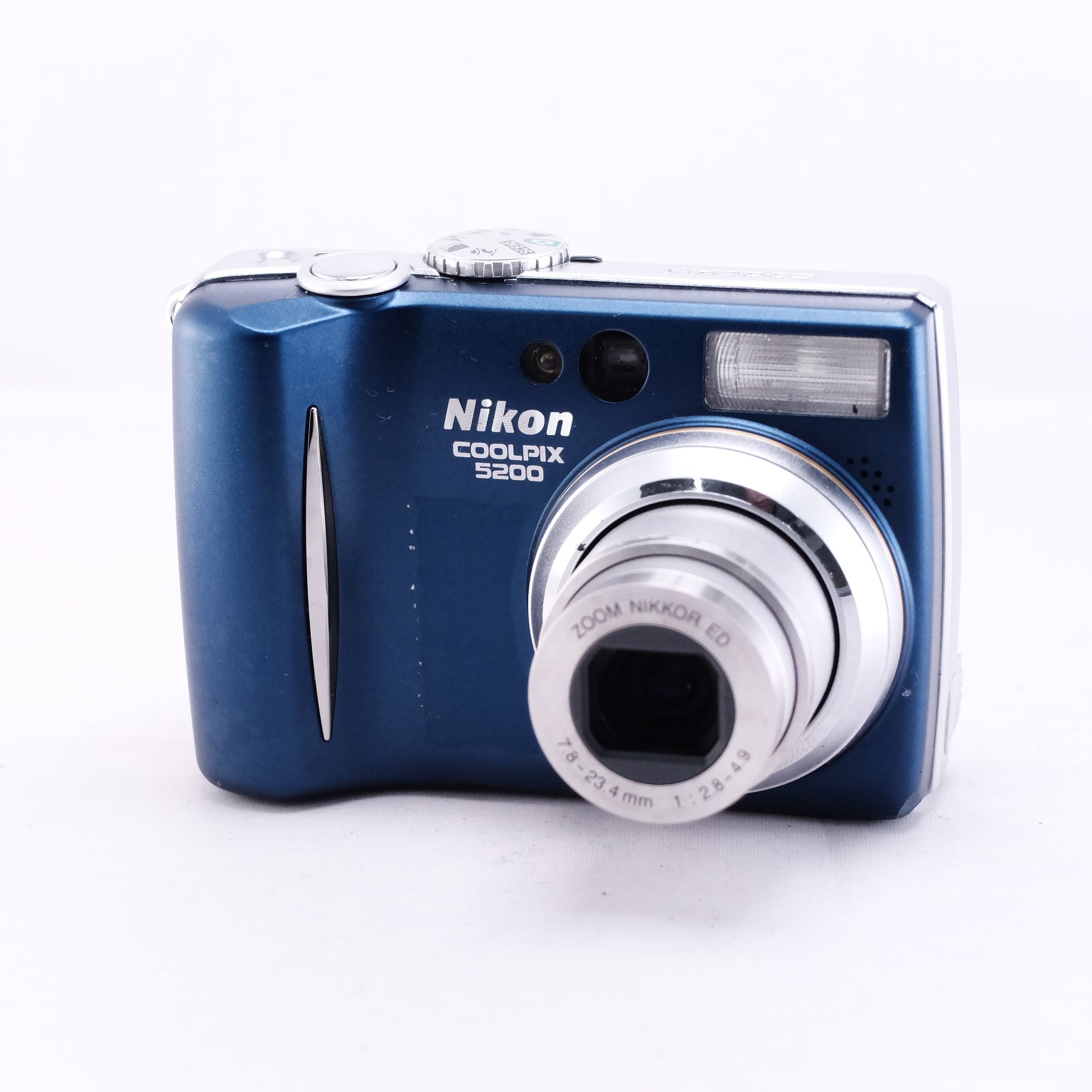 Nikon COOLPIX 5200（メモリーカード&バッテリー/充電器付き）